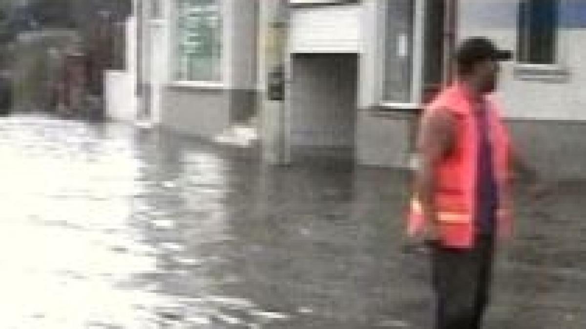 Inundaţii în Constanţa, după o scurtă ploaie torenţială. Vezi prognoza meteo