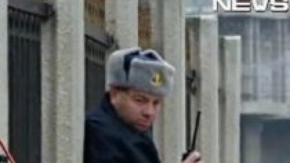 Poliţist turmentat în timpul programului, filmat cu camera ascunsă (VIDEO)