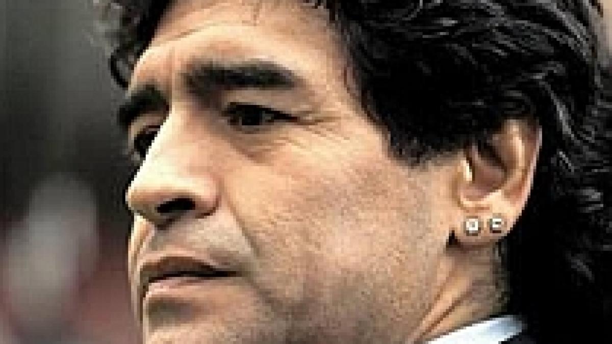 Poliţia italiană a confiscat cerceii lui Maradona
