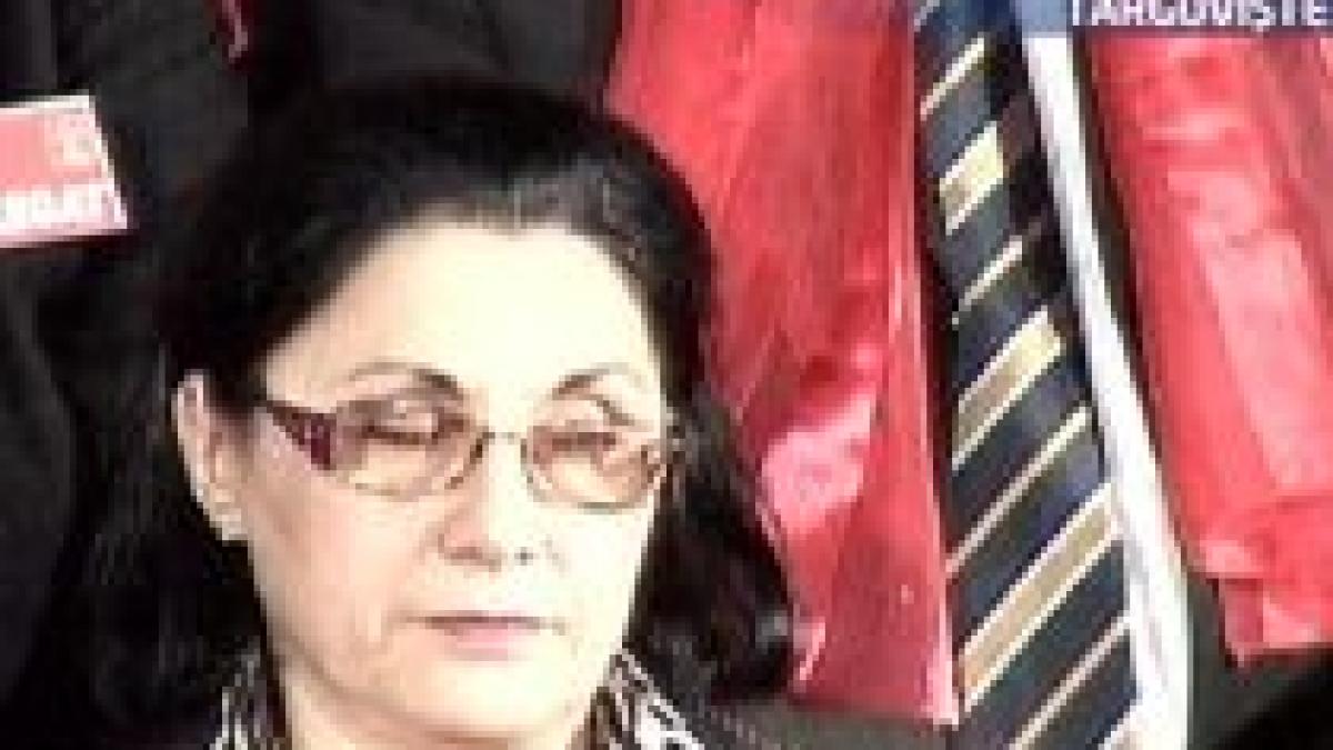 Oboseală de ministru. Ecaterina Andronescu aţipeşte în timpul discursului lui Geoană (VIDEO)