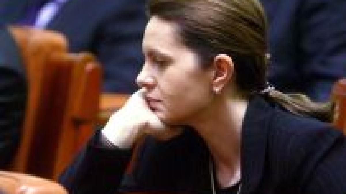 Test de vigilenţă parlamentară. Adriana Săftoiu a citit un fals discurs în faţa deputaţilor