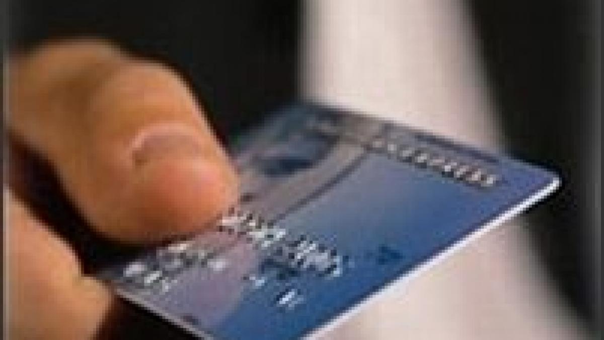 Un card bancar costă 83 de euro pe an