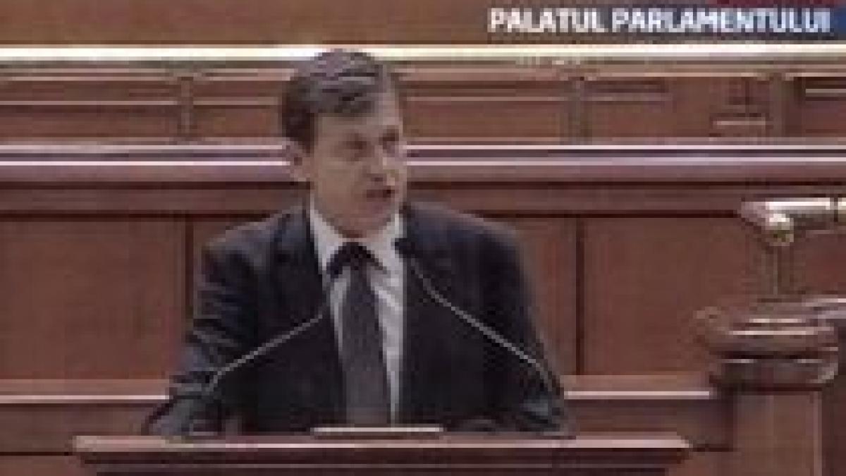 Antonescu către Boc: ?Sunteţi ca un mecanic de locomotivă beat de euforia reformei. Aţi tras prafuri uşoare??
