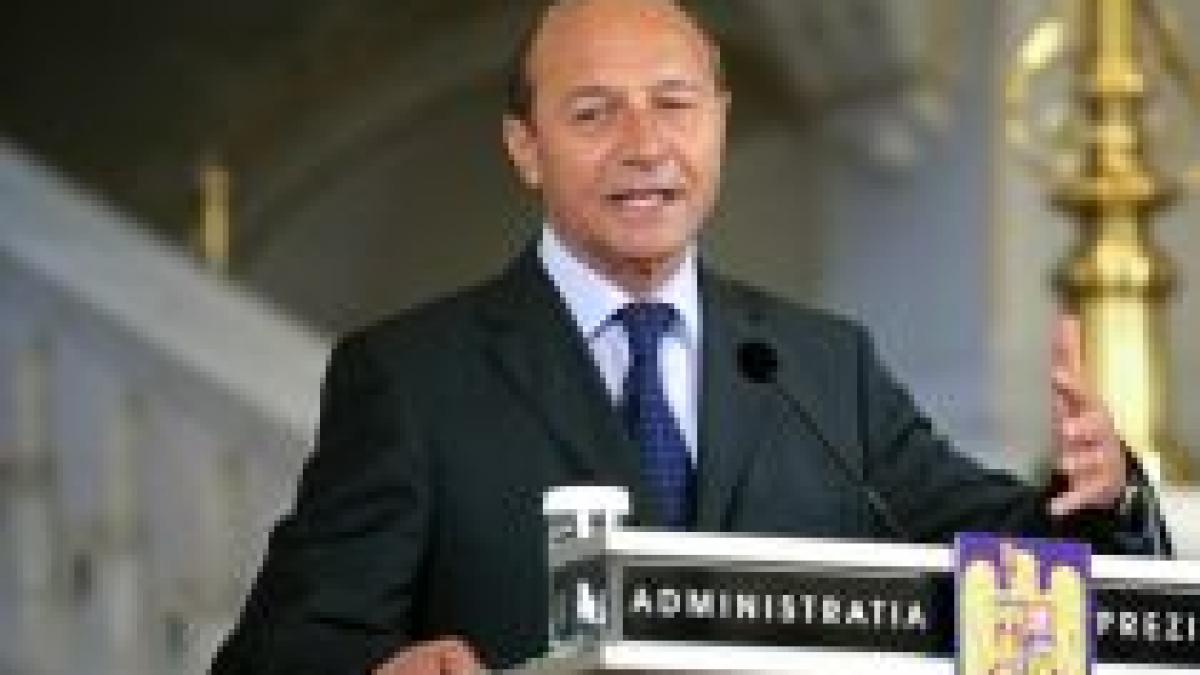 Băsescu nu se "grăbeşte" cu revocarea lui Nica şi propune Coaliţiei ministru independent sau din opoziţie la Interne