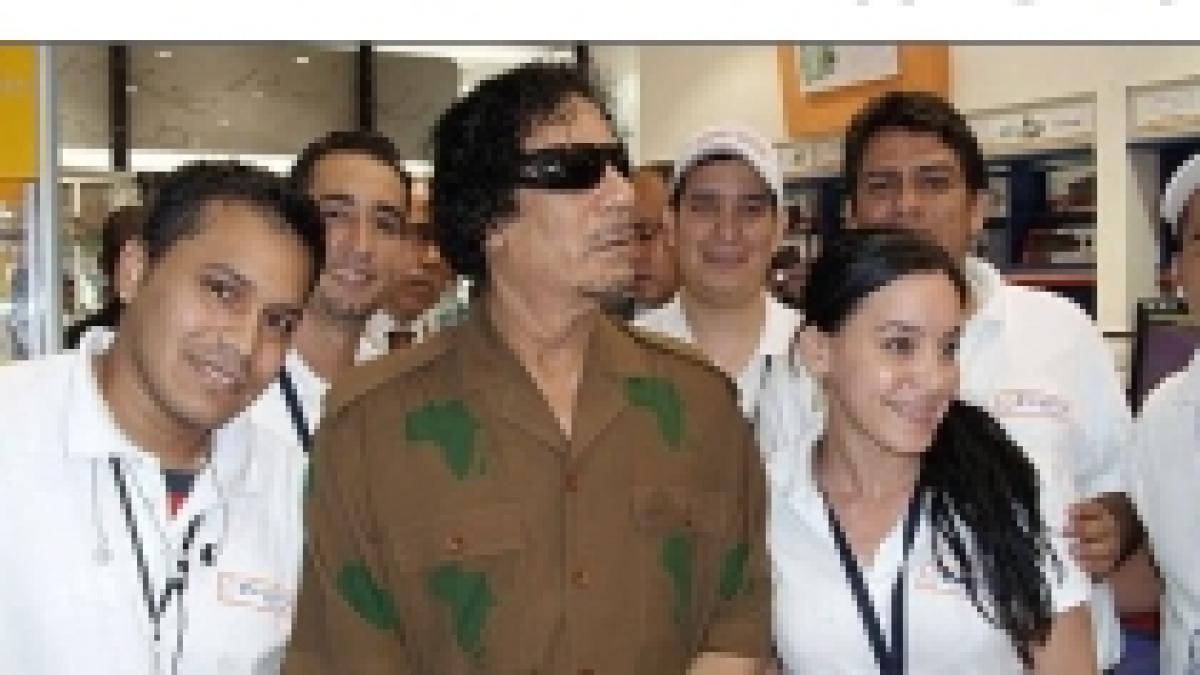 Gaddafi, la cumpărături în Venezuela. Liderul libian a pozat alături de turişti 