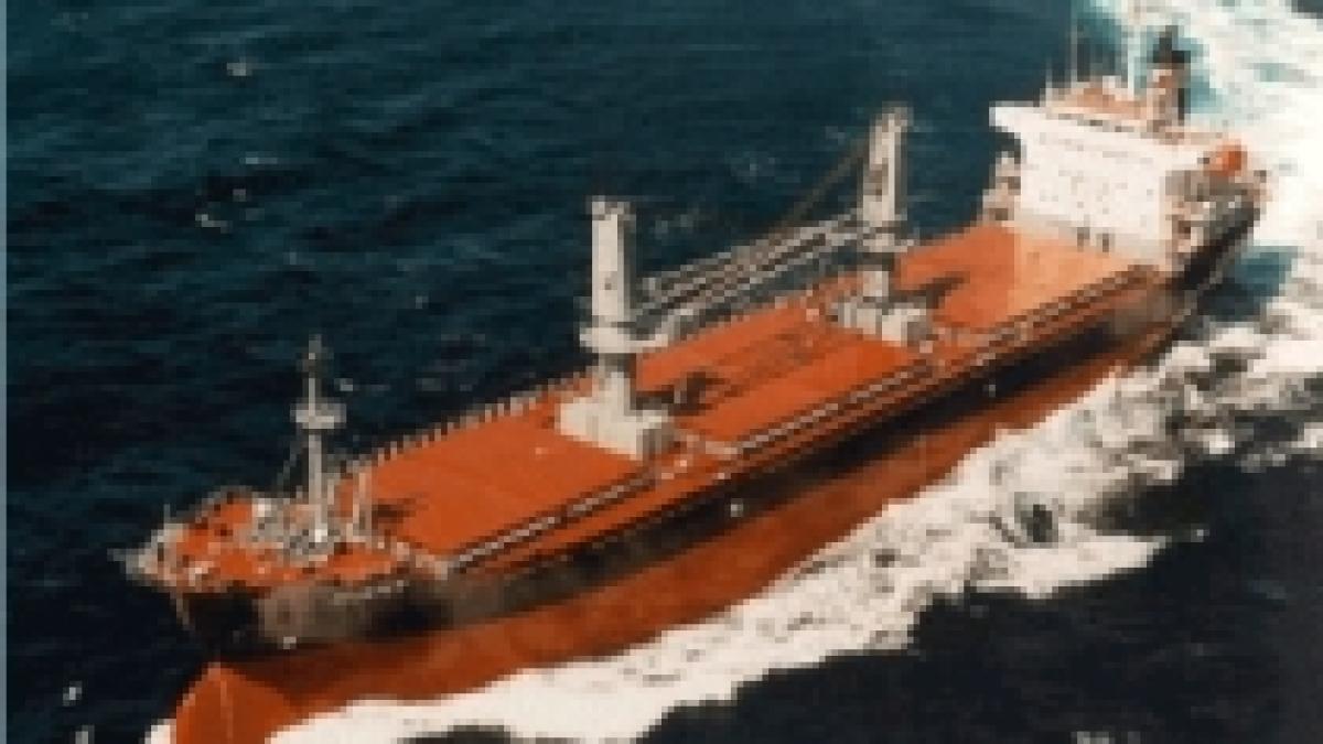 Un petrolier care transporta 2,2 milioane de litri de ţiţei a eşuat pe fluviul Mississippi