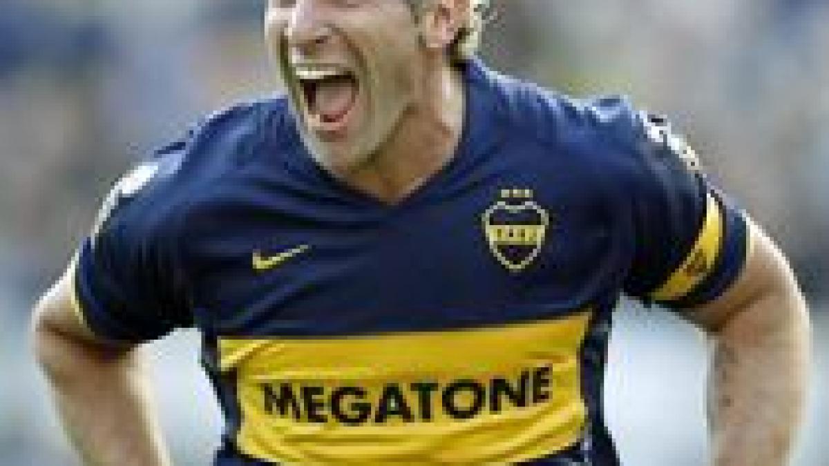 Martin Palermo reuşeşte imposibilul. A dat gol cu capul de la 45 de metri în Boca - Velez 3-2 (VIDEO)