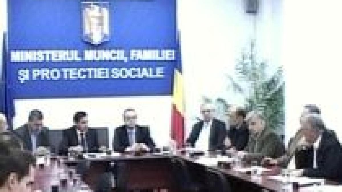 Boc le cere sindicaliştilor să suspende protestele până după prezidenţiale 