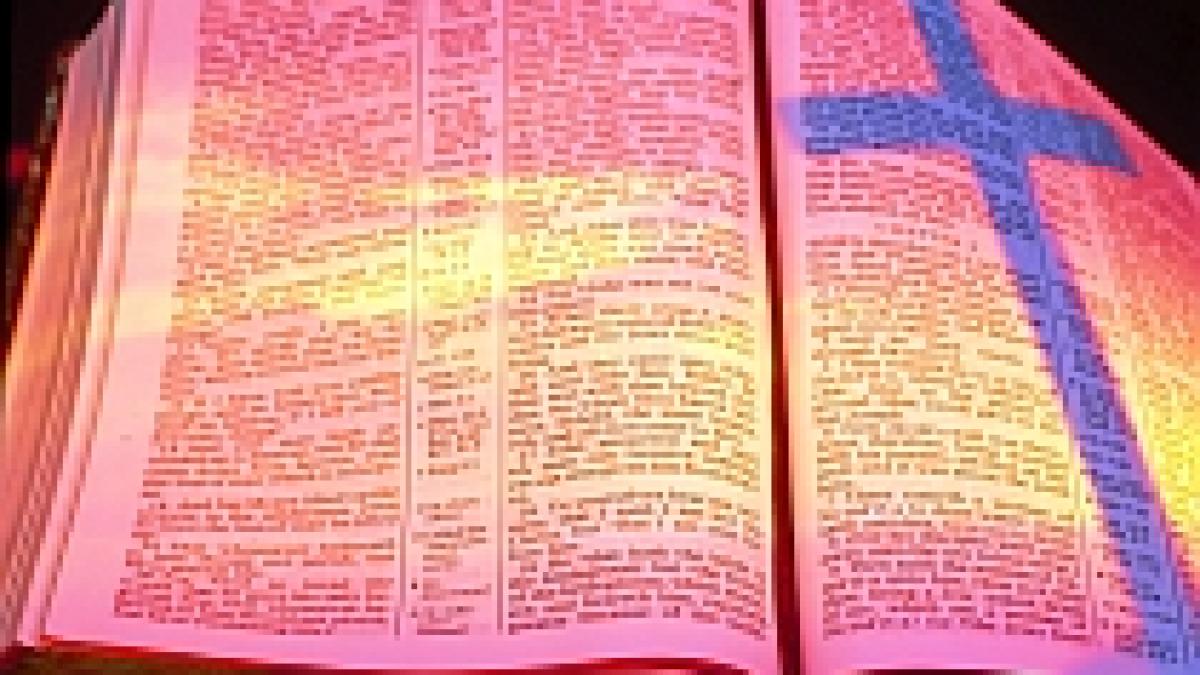 Cercetător: Biblia a fost tradusă greşit. Dumnezeu nu este Creatorul
