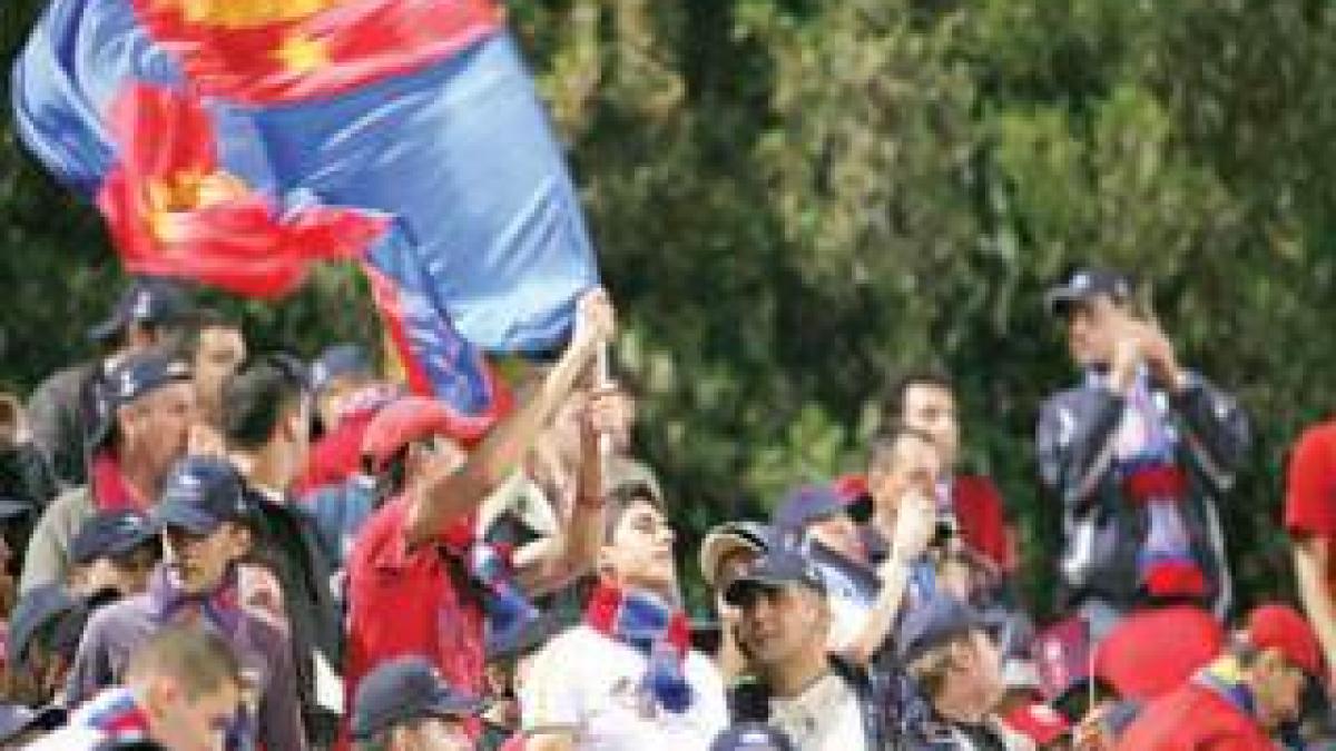 Steaua a anulat abonamentele la peluze. Suporterii îşi pot recupera banii de la stadion