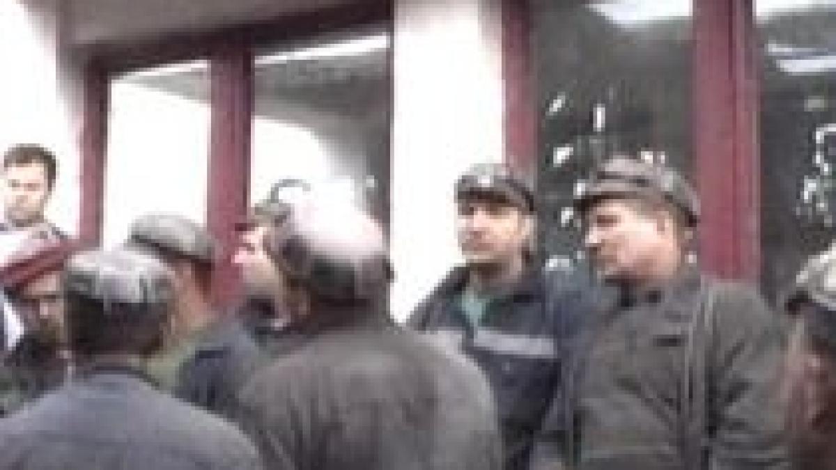 Minerii de la Lupeni şi Uricani au rămas în subteran, în semn de protest faţă de salariile mici