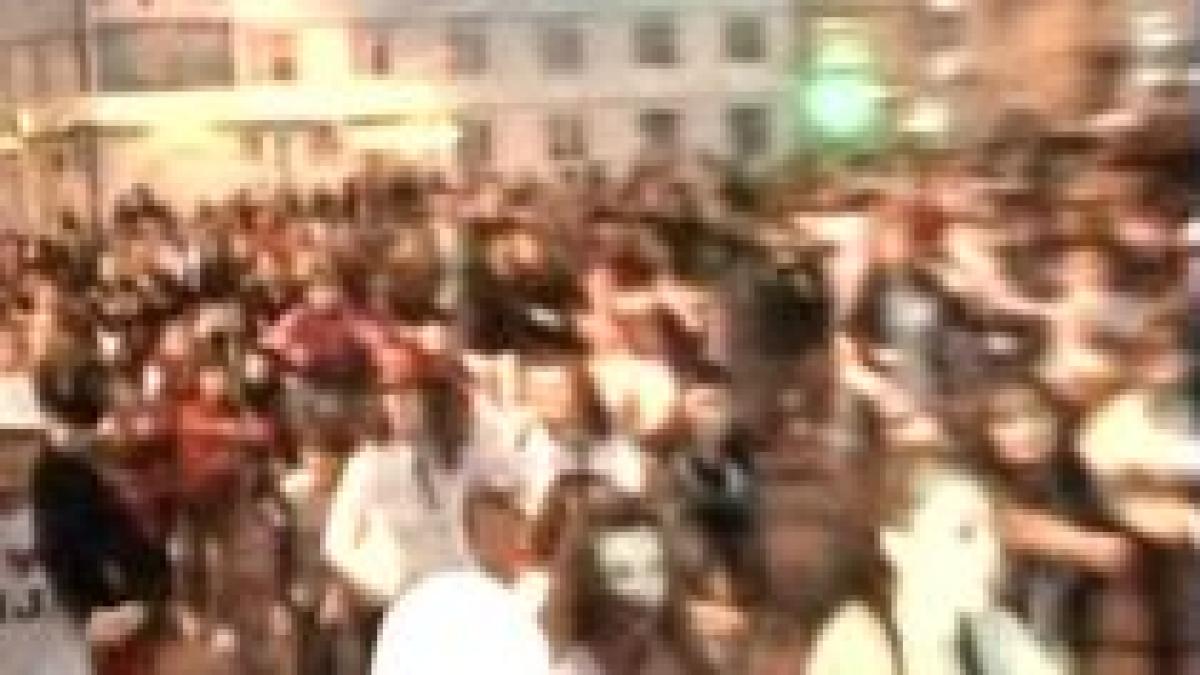 Flash mob record la Cluj. Peste 400 de tineri au dansat pe melodiile lui Michael Jackson şi Queen (VIDEO)