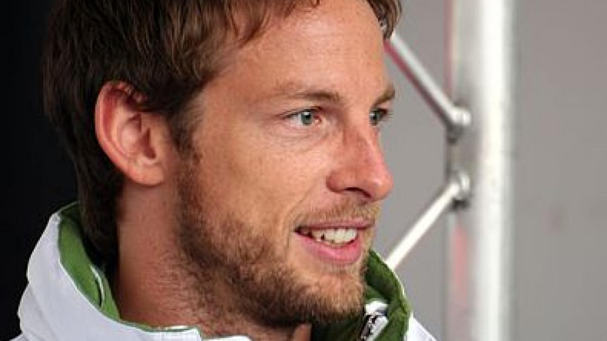 Button, noul campion mondial în F1, a picat primul test auto pentru permisul de conducere