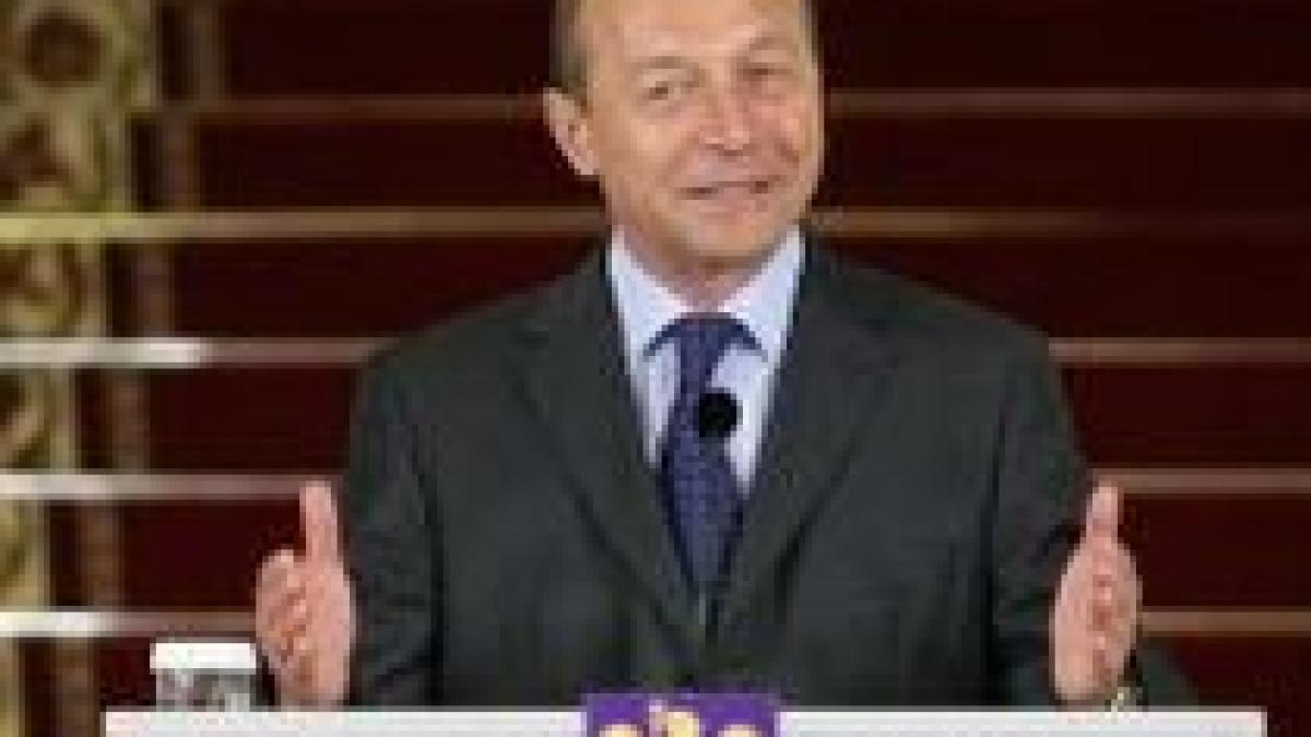 Băsescu emite joi decretul de organizare a referendumului pentru Parlament unicameral