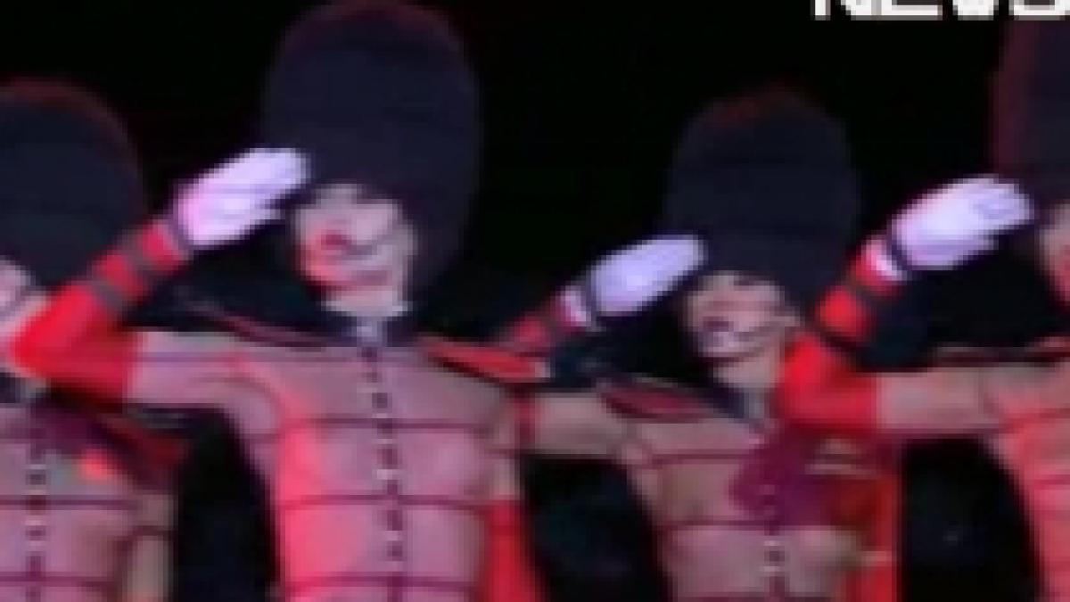 Dansatoarele cabaretului Crazy Horse, în lenjerie intimă într-un magazin din Paris (VIDEO)