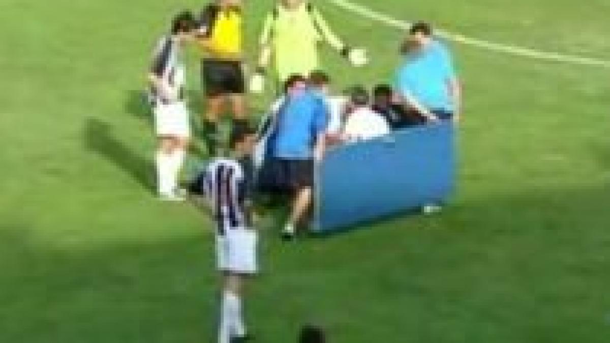 Un jucător accidentat la un meci din liga a treia spaniolă, scos cu o uşă de pe teren (VIDEO)