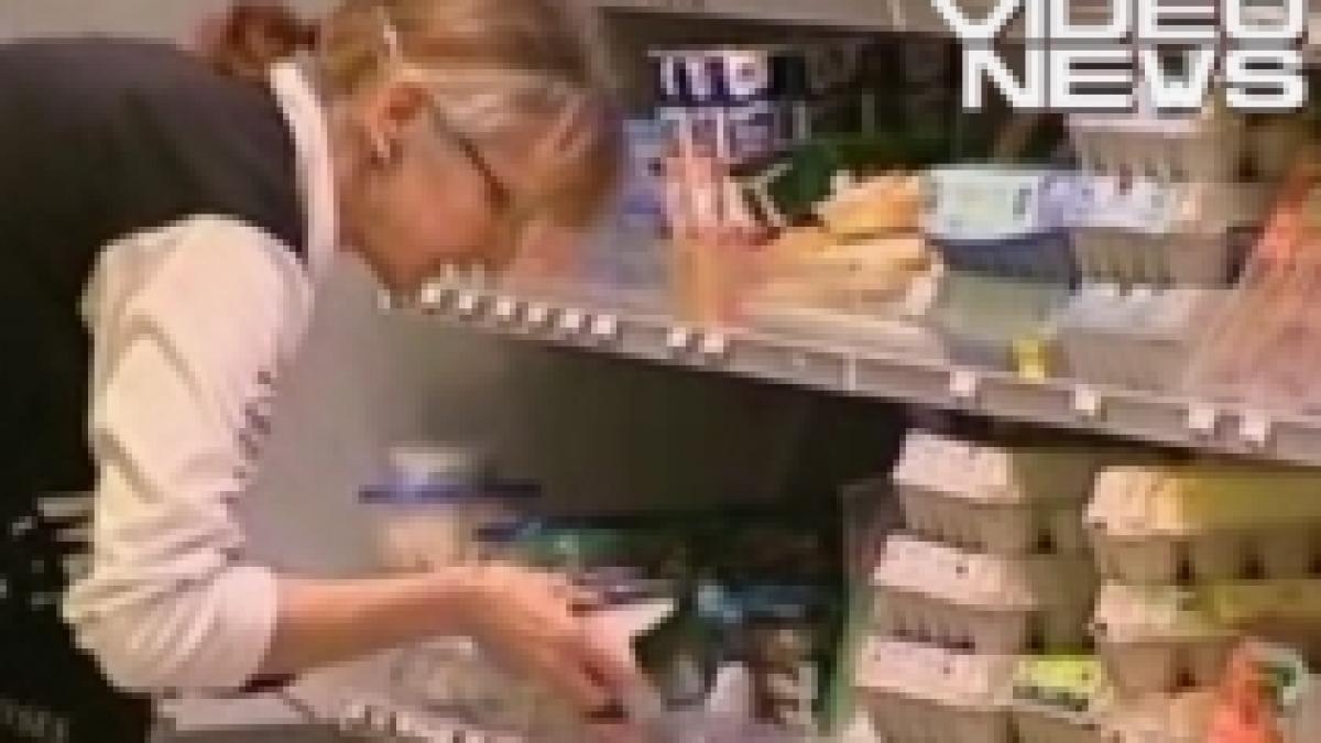 Larve şi mucegai la superofertă. Sute de produse expirate, descoperite de inspectorii OPC (VIDEO)