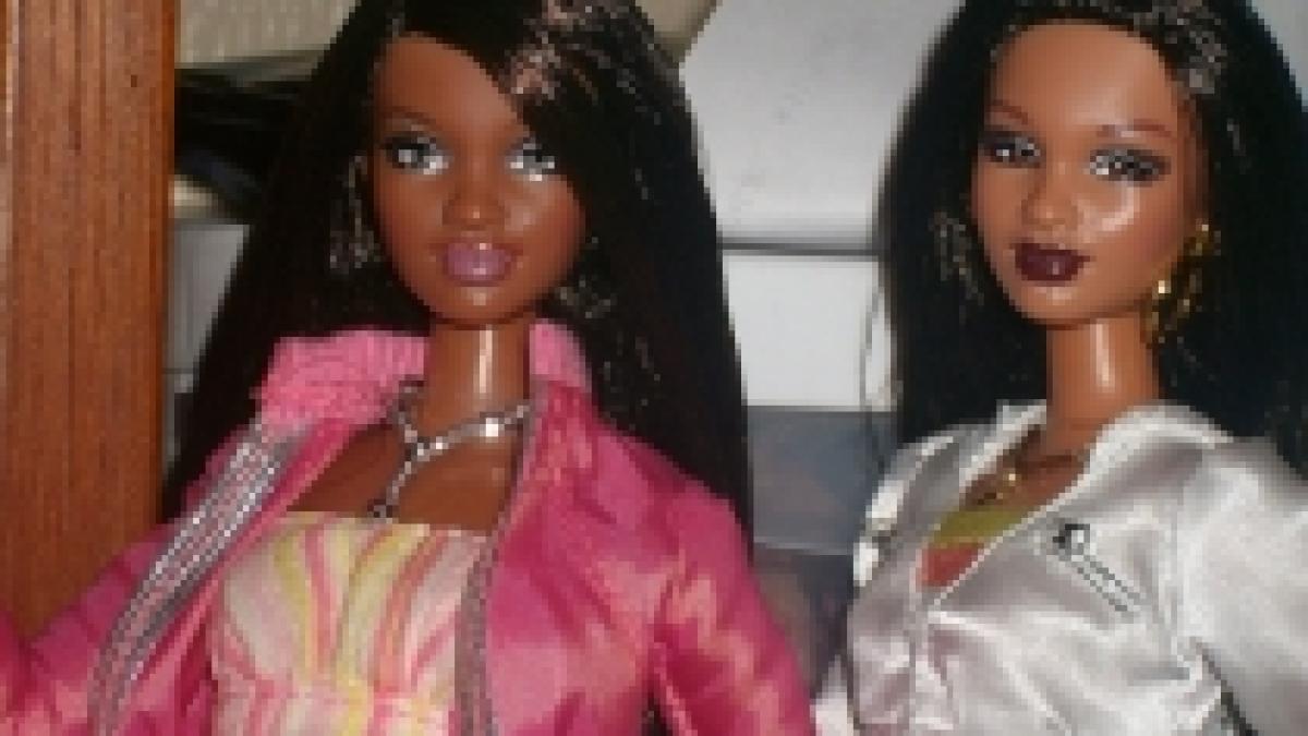 Mattel a creat o linie de păpuşi Barbie cu trăsături afro-americane, pentru fetiţele de culoare