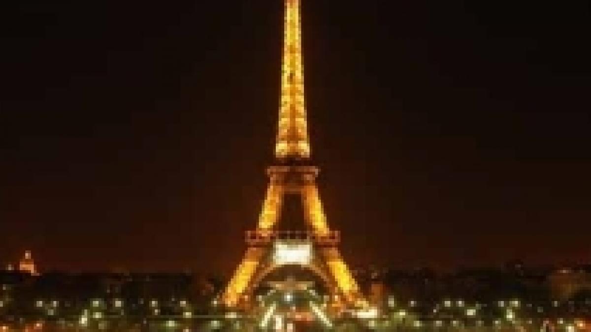 Turnul Eiffel, aniversat cu un impresionant spectacol de lumini (VIDEO)