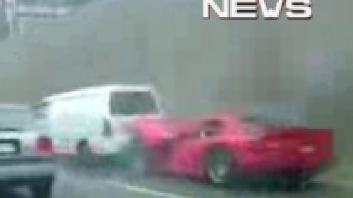 Un Dodge Viper se izbeşte de o dubiţă (VIDEO)