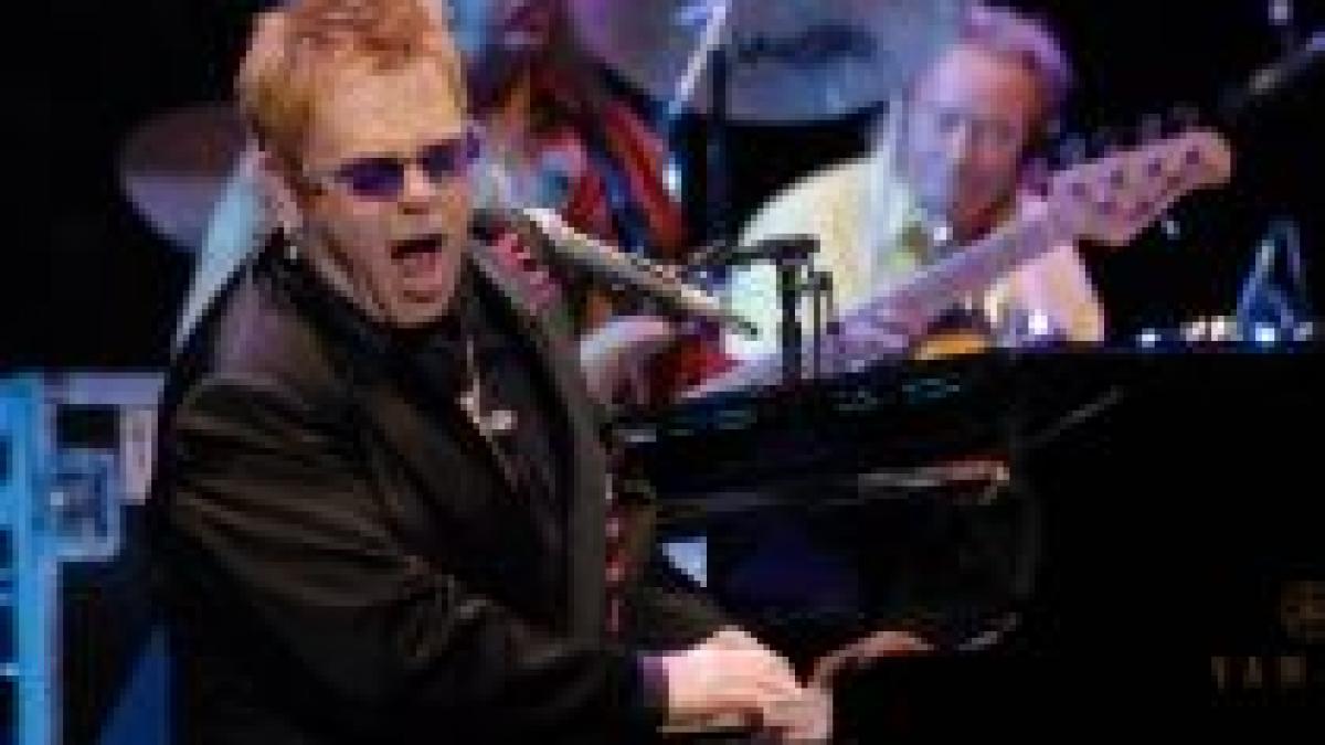 Elton John şi-a anulat mai multe concerte, din cauza unei gripe severe