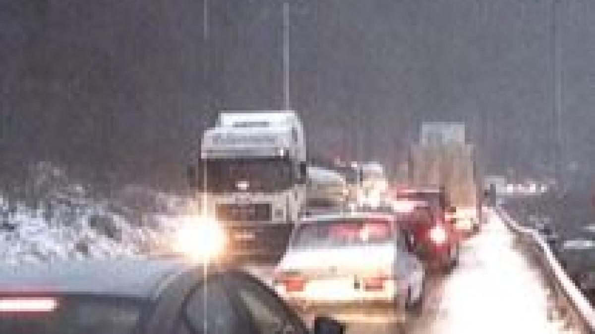 Traficul pe DN1, dat peste cap de ninsori. Vezi prognoza meteo (VIDEO)