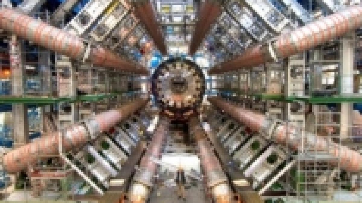 Acceleratorul de particule LHC, defectat de o bucată de pâine