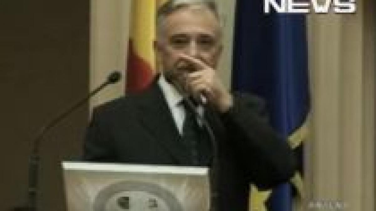 Mugur Isărescu nu reuşeşte să deschidă calculatorul (VIDEO)