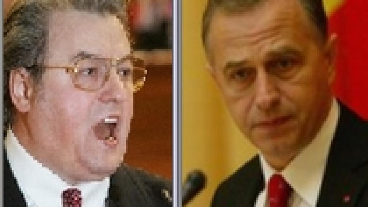 Geoană şi C.V. Tudor, acelaşi mesaj din poarta TVR: ?Nu au venit pentru că le e teamă de mine?