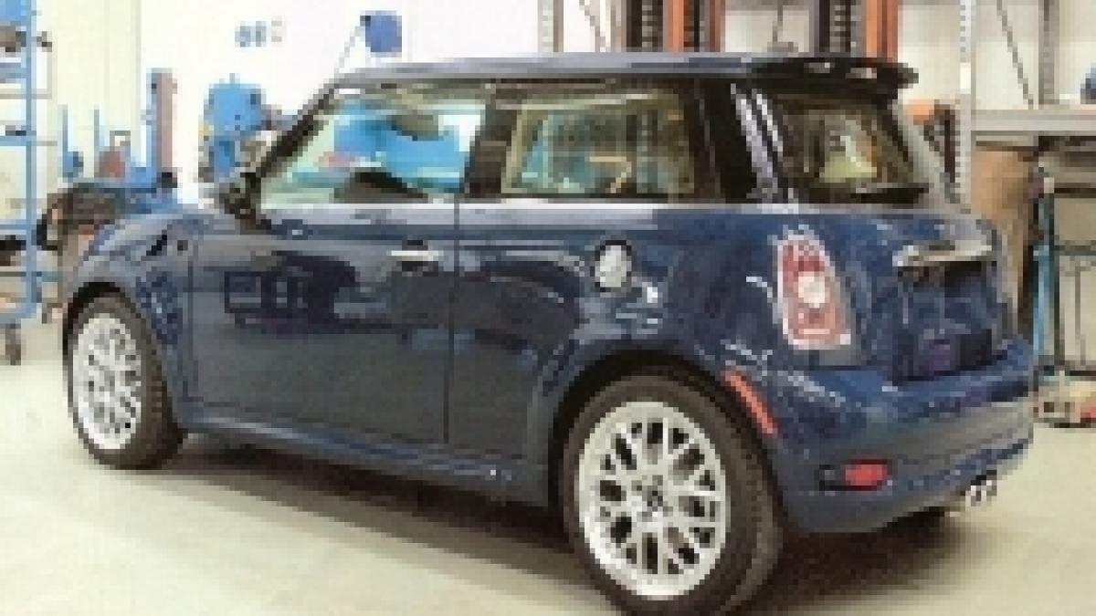 BMW va construi un MINI de lux cu Rolls-Royce (FOTO)