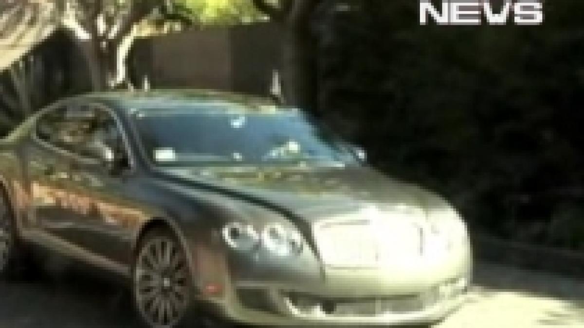 Ce au în comun sex-appealul şi celebritatea? Un Bentley (VIDEO)