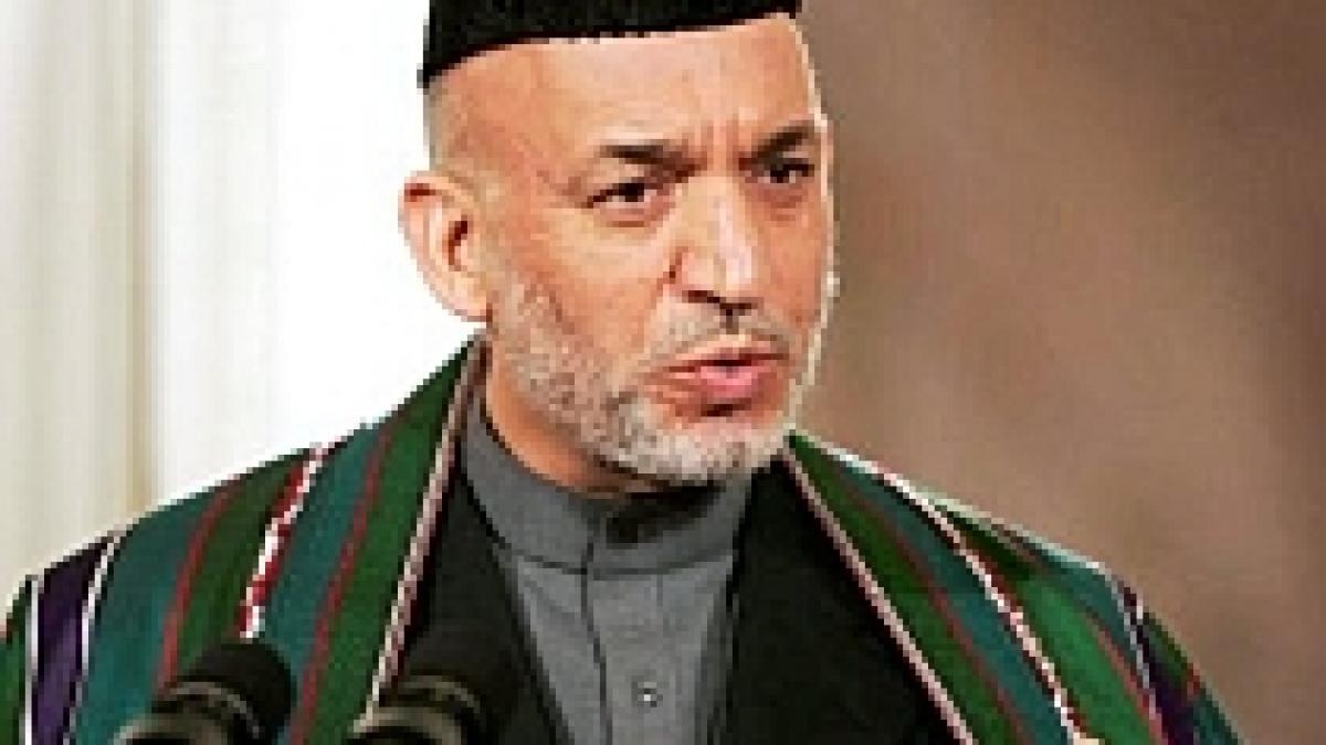 Karzai dă afară din ţară companiile private de securitate 
