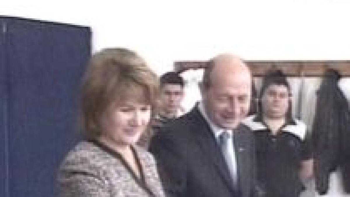 Preşedintele Băsescu a votat: "Românii îşi vor exercita suveranitatea în interesul lor"  (VIDEO)