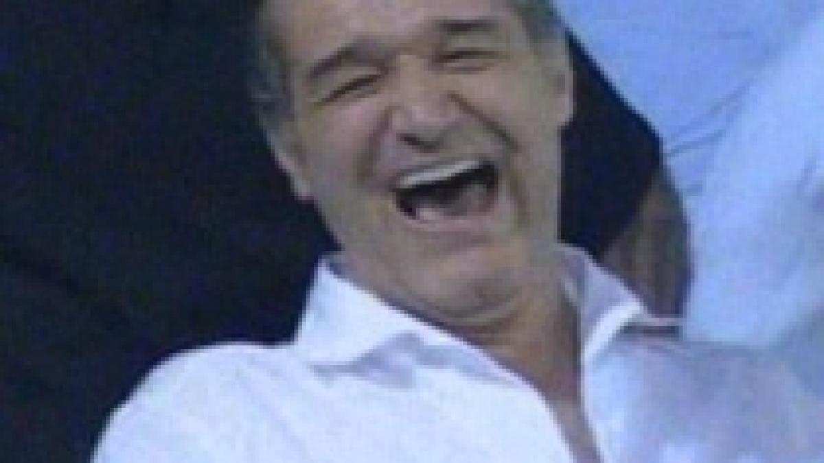 Şi oamenii din fotbal votează: Gigi Becali şi-a uitat buletinul acasă, Gică Popescu îşi obligă angajaţii să voteze