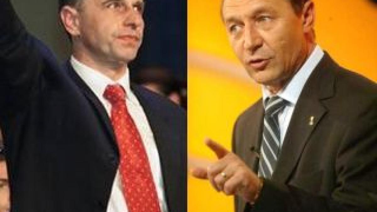 Portretele celor doi candidaţi rămaşi în cursa prezidenţială: Traian Băsescu şi Mircea Geoană