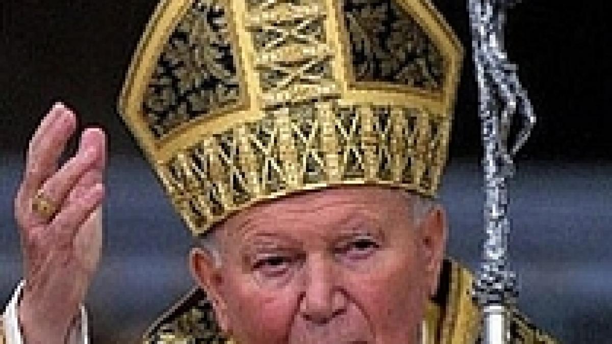 Papa Ioan Paul II se autoflagela 
