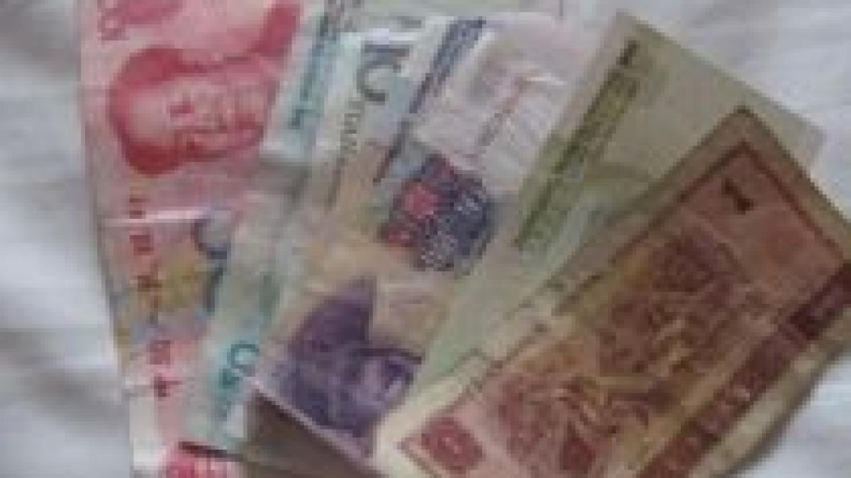 Euro atinge 4,28 lei după colapsul financiar din Dubai