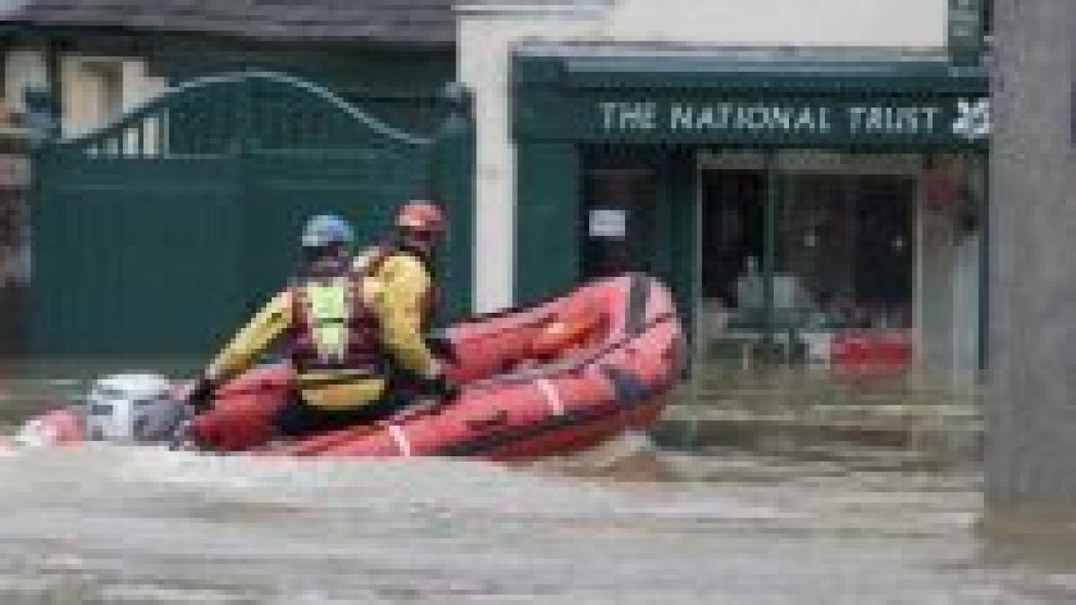 Irlanda. Sute de oameni, evacuaţi în urma inundaţiilor