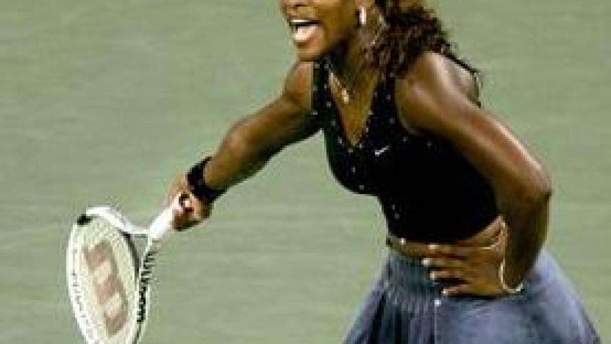 Serena Williams a primit o amendă record pentru injuriile aduse unui arbitru de linie (VIDEO)