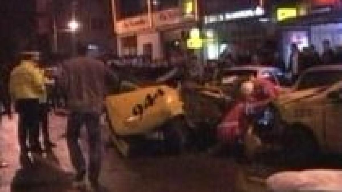 Grav accident la Constanţa. Două persoane au murit după ce o maşină de lux a lovit un taxi (VIDEO)