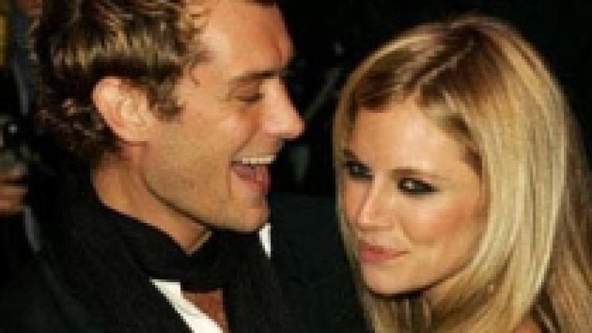 Daily Mail: Actorii Jude Law şi Sienna Miller, din nou împreună 