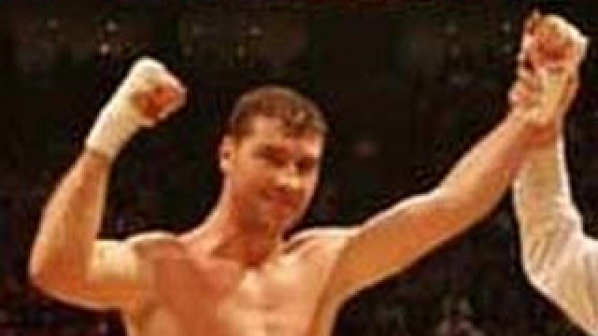 Lucian Bute, aplaudat de 22.000 de oameni şi de jucători, la un meci de hochei din Montreal