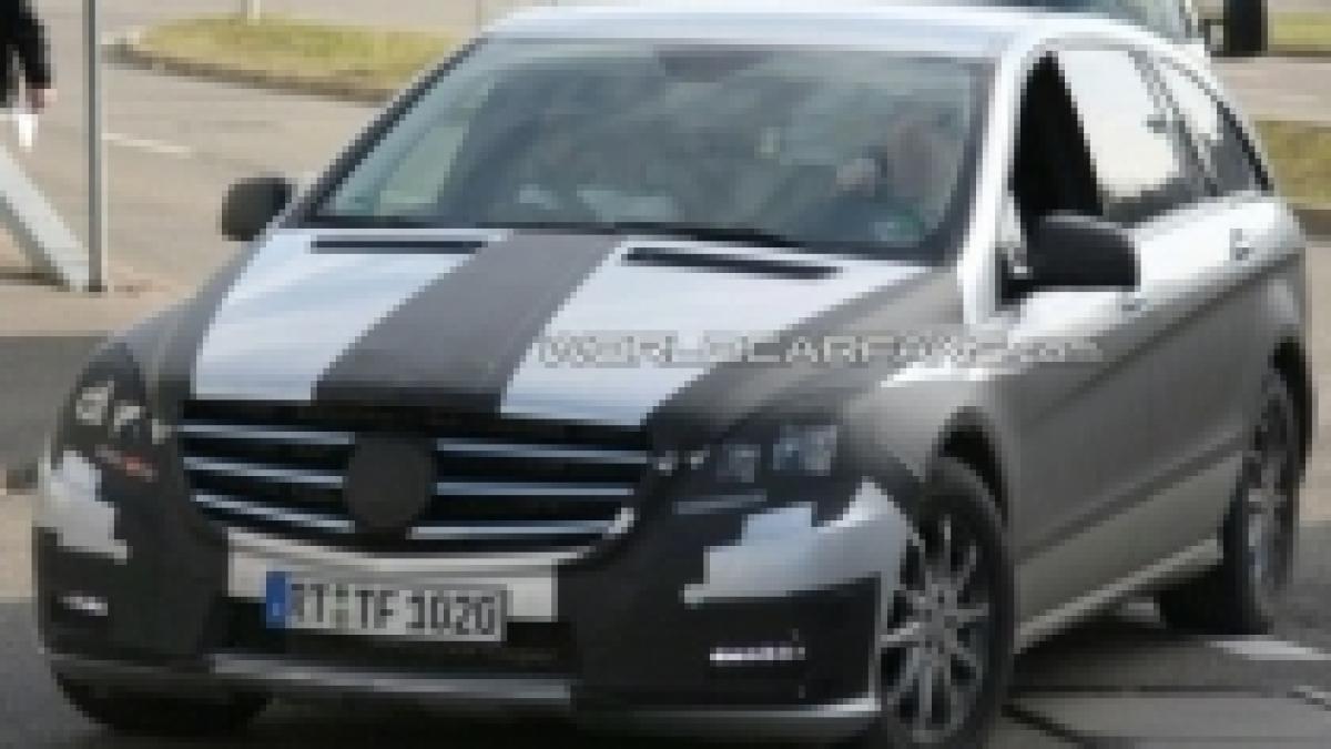 Mercedes-Benz Clasa R cu facelift, surprins în imagini spion (FOTO)