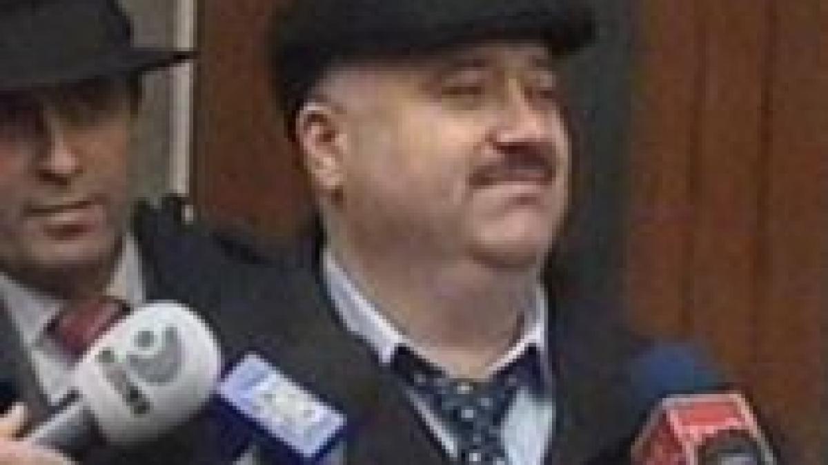 Senatorul PSD Cătălin Voicu, la ieşirea de la DNA: ?Trebuie să îmi apăr demnitatea în linişte? (VIDEO)