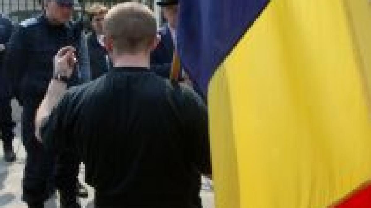 Conflict antisemit la Chişinău. Mai mulţi protestatari au dărâmat un simbol evreiesc