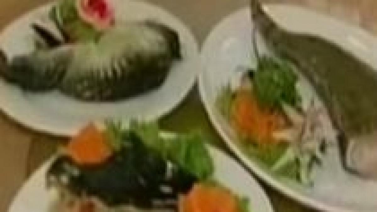 Delicatese culinare căutate de români: Coadă de crocodil, antilopă cu legume şi struţ la cuptor (VIDEO) 