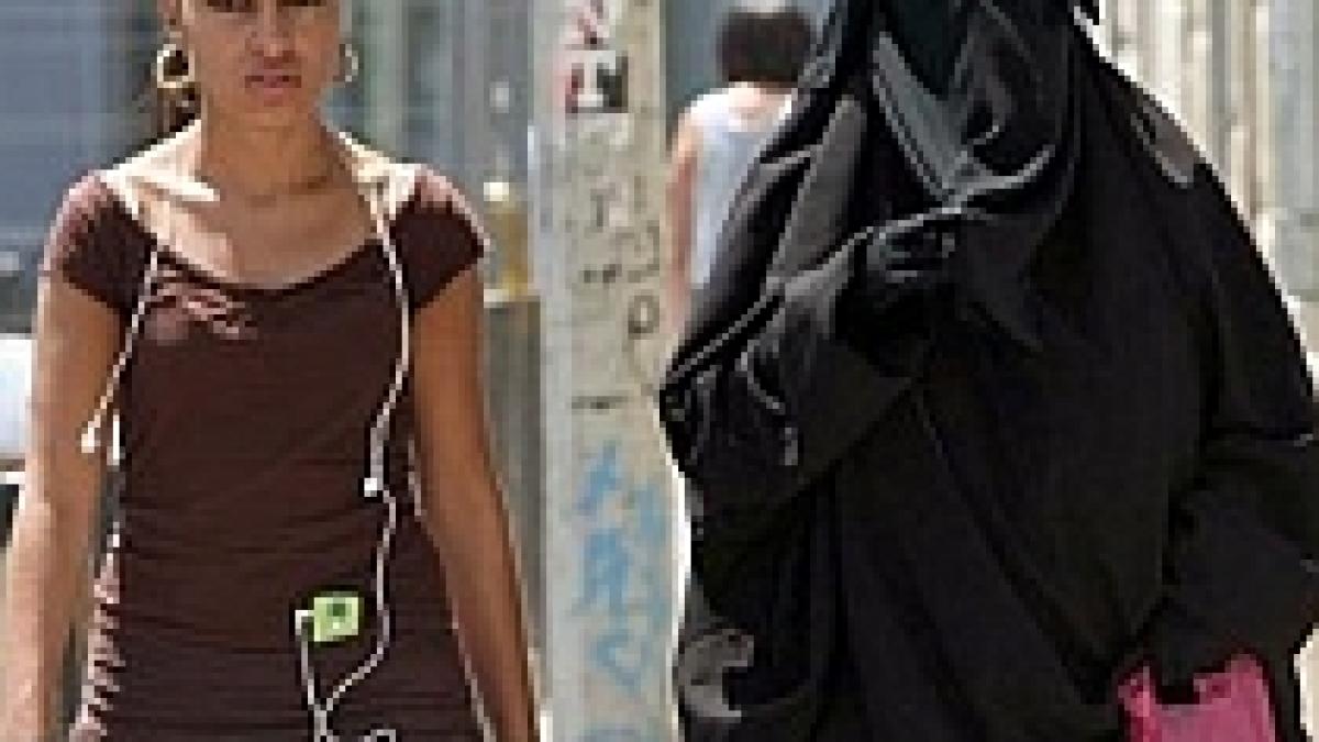 Franţa va interzice burka în clădirile publice
