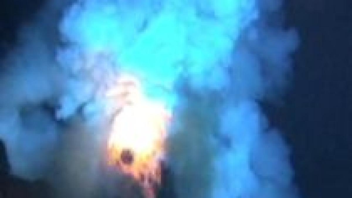 Imagini spectaculoase cu erupţia unui vulcan subacvatic (VIDEO)