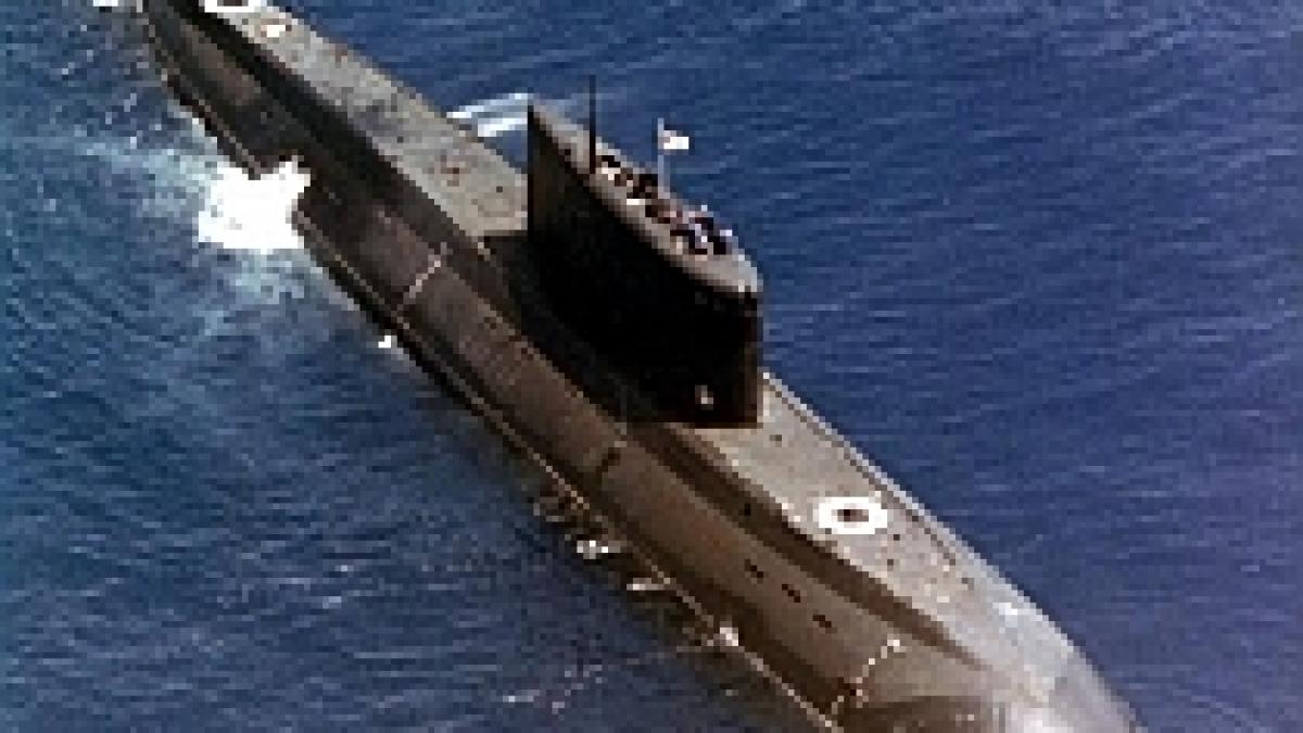 Vietnam cumpără submarine ruseşti pentru a se lupta cu China
