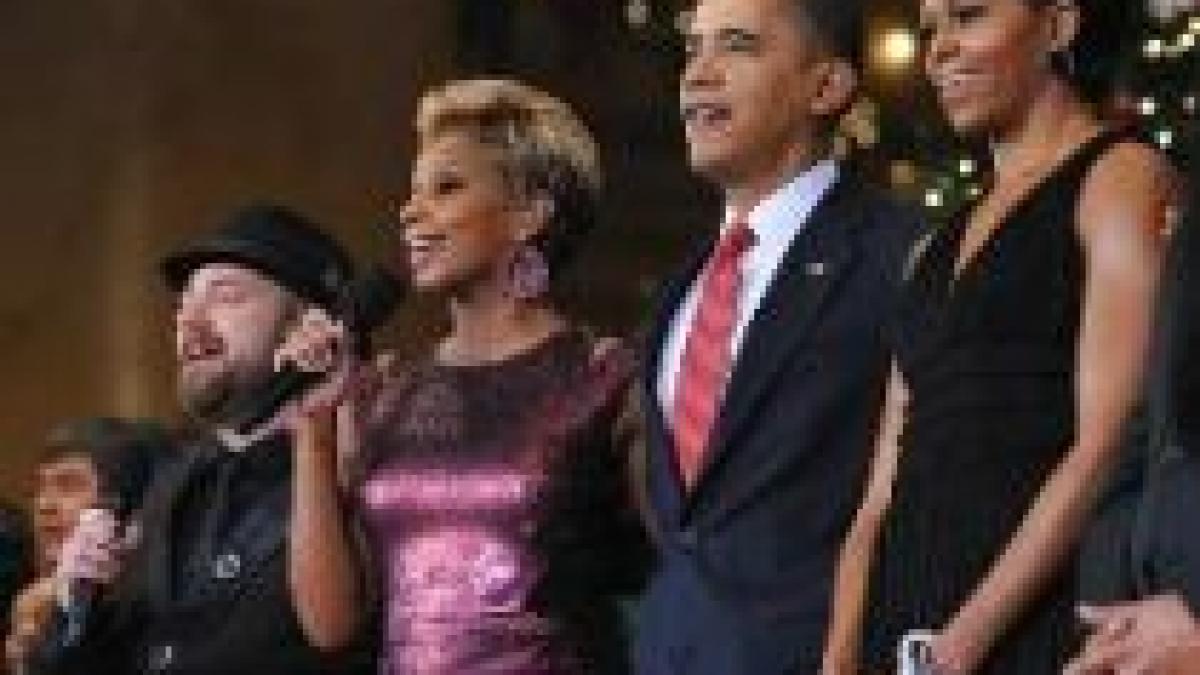 Barack şi Michelle Obama au cântat colinde alături de Usher şi Neil Diamond (VIDEO)